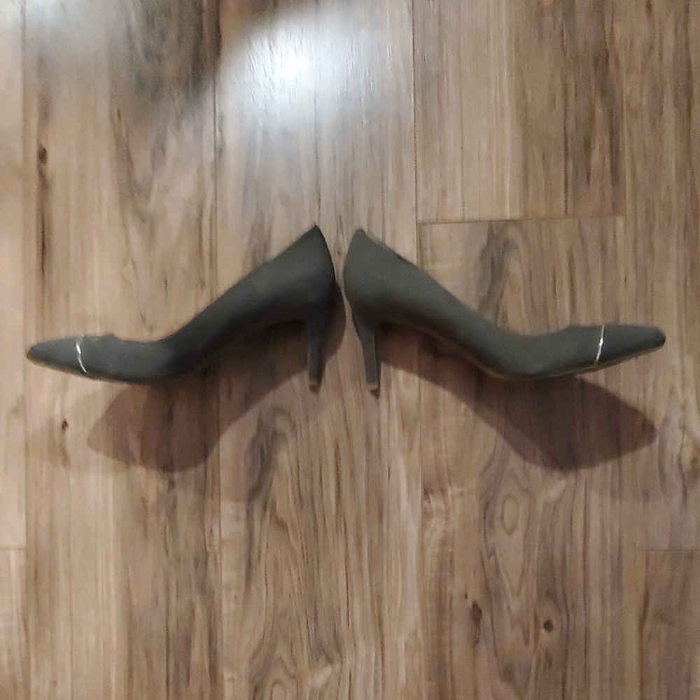 Calvin Klein Nalene Gray Pumps with Silver Accent.